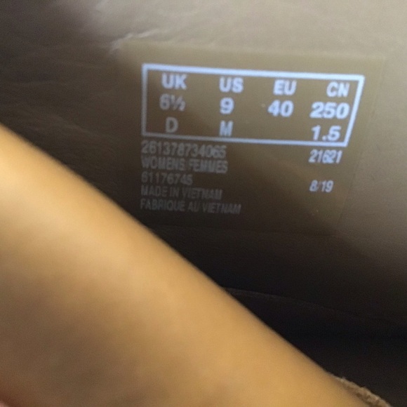 Clarks Wilrose Frost Taupe suede finish leather side zip gum sole boot 8.5 / 9 - Picture 11 of 15